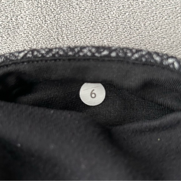 Lululemon ~ Crop Leggings ~ Women’s Size 6 - Picture 4 of 9